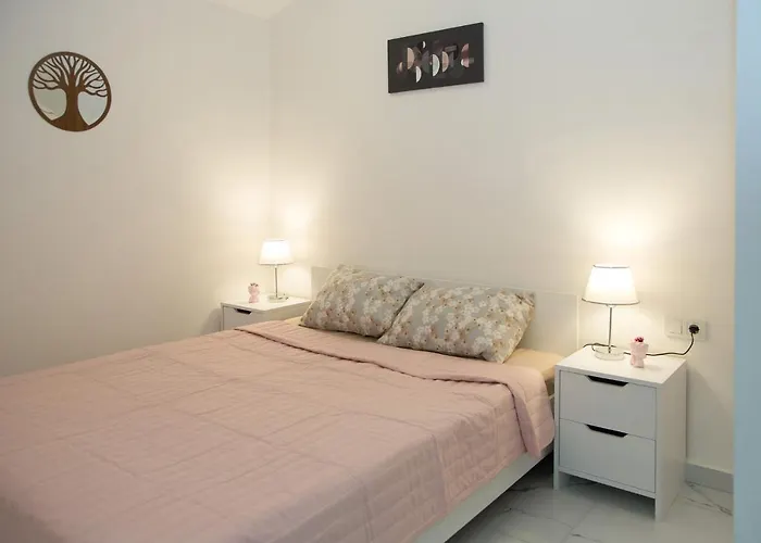 Apartment Art Life Flora в спальне нет окна
